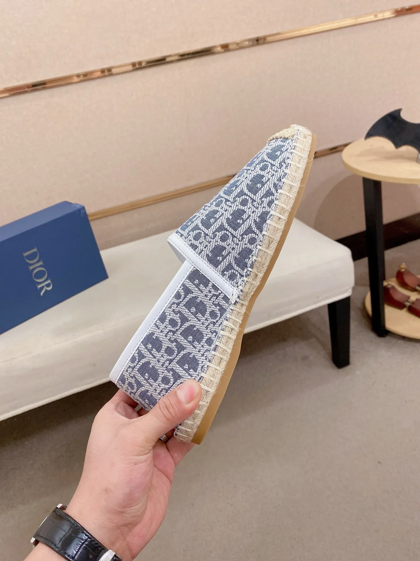 Factory price: 400💰High quality [Dior·Dior] 💫Men's latest slip-on Loaf casual shoes ✔️The original version is available at the counter simultaneously. 1:1 replica🏍️Fabrics: Italian imported fabrics, pure hand-drawn threads, raw rubber breathable and non-slip outsole, lining breathable and comfortable lambskin, 100% comfortable density, original rubber outsole wear-resistant ✔️Code number: 38-44, you deserve it, (Note: 37, 45, 46 can be customized, non-refundable and non-exchangeable)